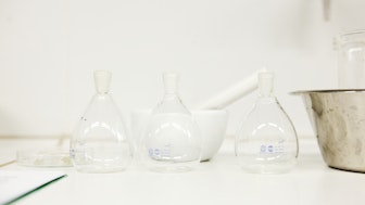 Laboratory flask - Metaphor: Salaries in the natural sciences Germany