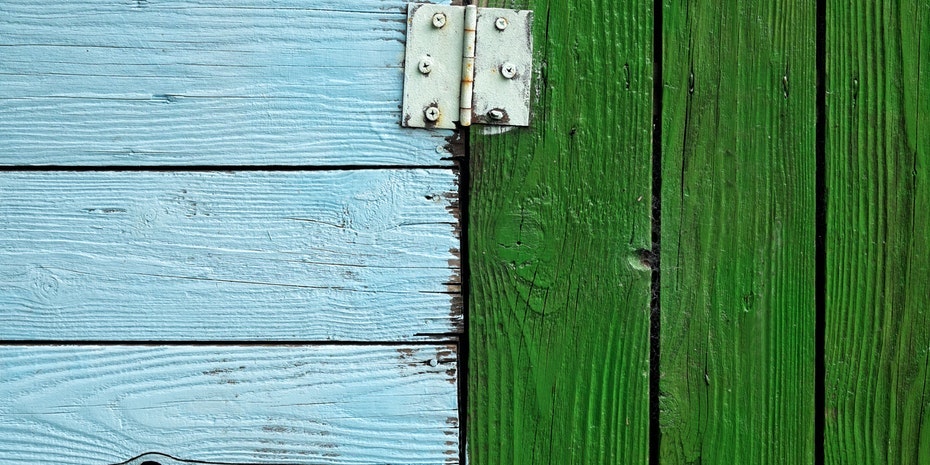 Wooden door hinge - Metaphor: Differences application academia and business
