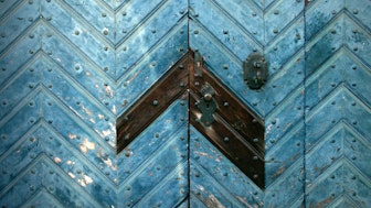 Wooden door as a metaphor for trainee's salary in Germany